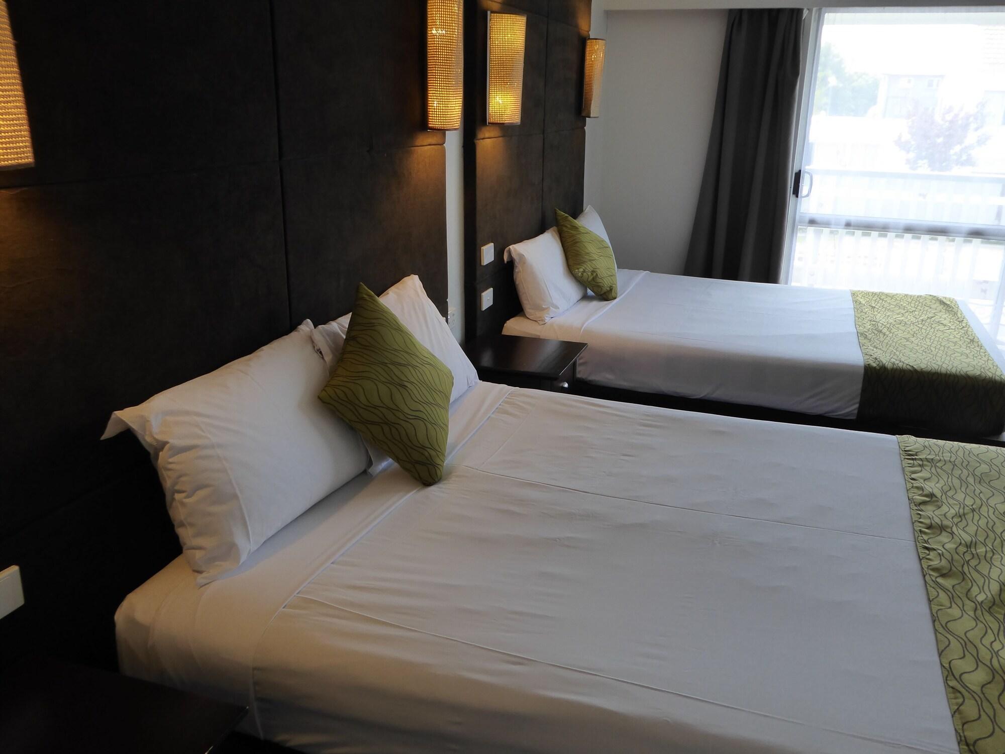 Four Canoes Hotel Роторуа Екстериор снимка
