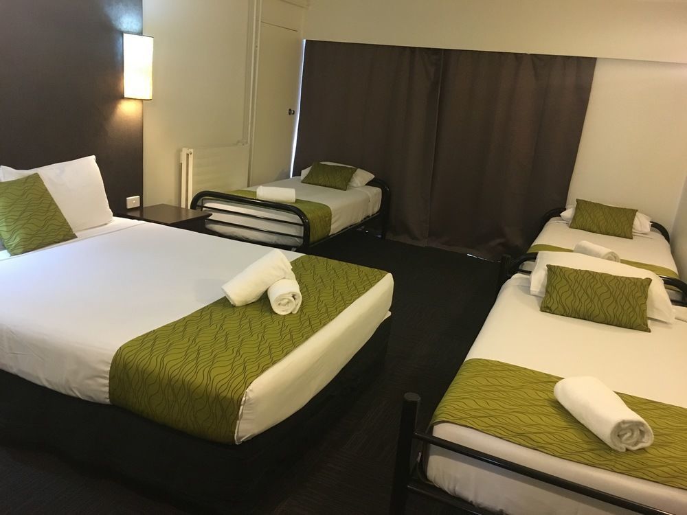 Four Canoes Hotel Роторуа Екстериор снимка