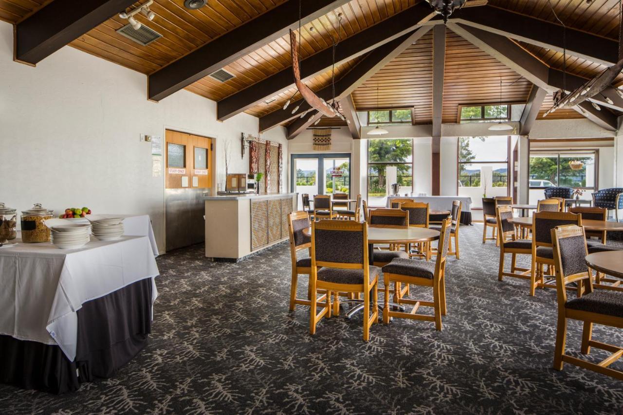 Four Canoes Hotel Роторуа Екстериор снимка